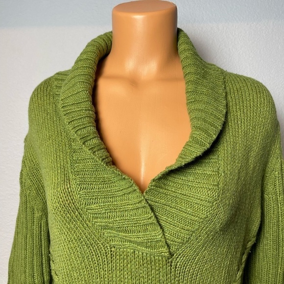 Old Navy V-Neck Long Sleeve Sweater (H22) - Picture 2 of 5